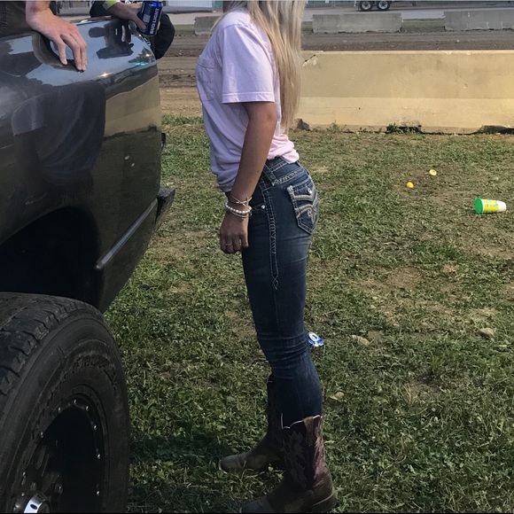 Ariat boots! slightly worn. size 8 - Picture 4 of 4